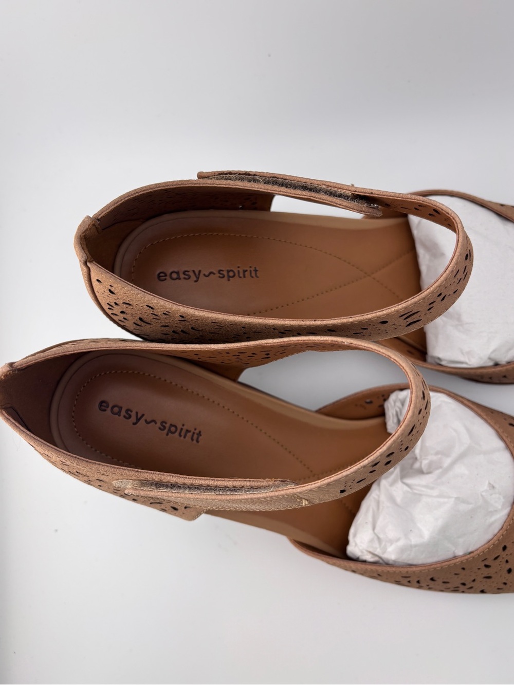 NWOB Easy Spirit Cindie Women's Perforated Leather Pumps tan sz 10 M - Picture 2 of 9